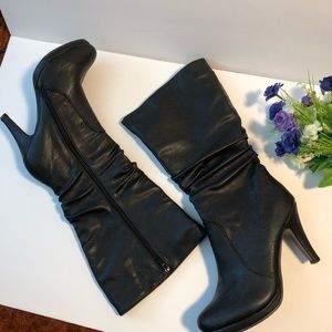 Ladies black boots sz 10